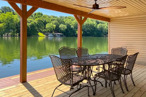 Home in Bella Vista w/ Deck & Lake Windsor Views! House in Bella Vista
