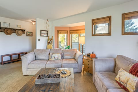 Pagosa Condo w/ Deck, 4 Mi to Hot Springs & Dtwn Apartment in Pagosa Springs