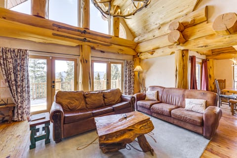 'Burning Sky Lodge': Private Hot Tub & Ski-In/Out House in Angel Fire