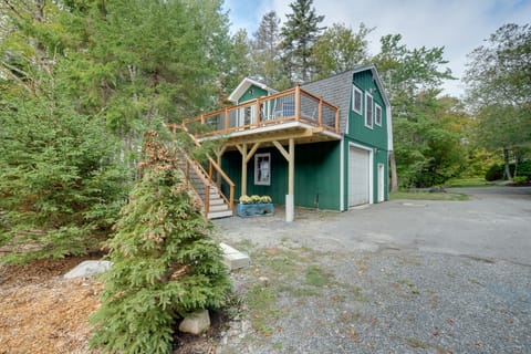 Cozy Apt w/ Deck, ~ 5 Miles to Acadia Nat'l Park! Apartment in Northeast Harbor