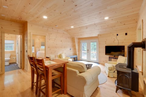 Cozy Apt w/ Deck, ~ 5 Miles to Acadia Nat'l Park! Apartment in Northeast Harbor