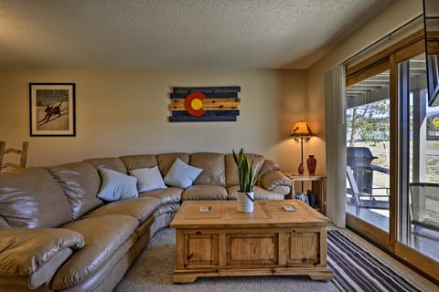 Eat, Sleep, Ski! Rustic Mtn Condo: WiFi,TV, HotTub Apartment in Fraser