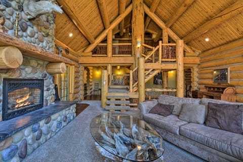 Custom Bitterroot Valley Cabin w/ Hot Tub & Views! House in Salmon River