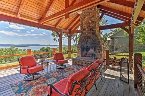 Luxury Family Retreat - Greers Ferry Lake Views! House in Greers Ferry Lake