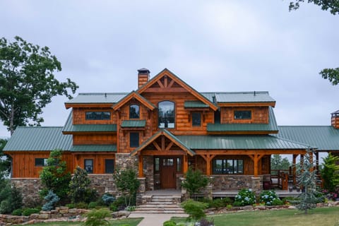 Luxury Family Retreat - Greers Ferry Lake Views! House in Greers Ferry Lake