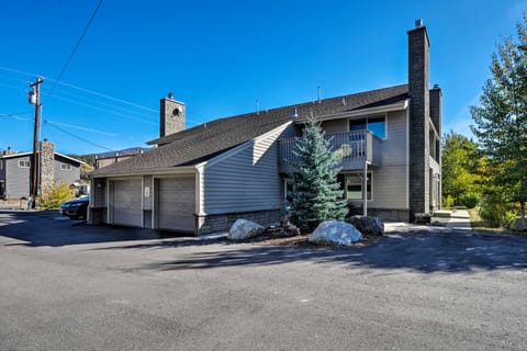 1 Block to Waterfront: Grand Lake Condo w/ Balcony Apartment in Grand Lake