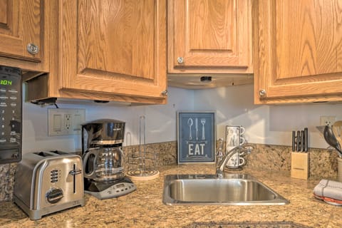 Ski Lovers Studio w/ Easy Pool + Hot Tub Access! Apartment in Snowmass Village