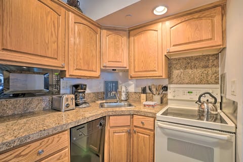 Ski Lovers Studio w/ Easy Pool + Hot Tub Access! Apartment in Snowmass Village