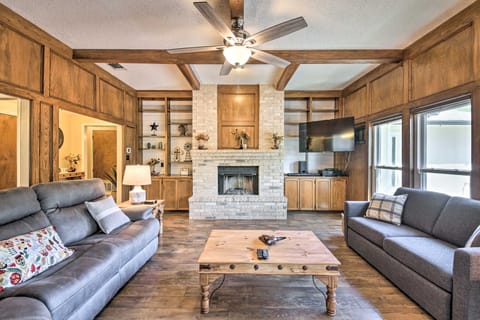 Family-Friendly San Antonio Home w/ Hot Tub & Deck House in San Antonio