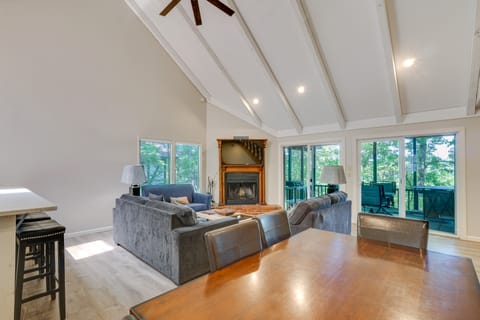 Getaway w/ Hot Tub in Margaritaville Lake Resort! House in Lake of the Ozarks