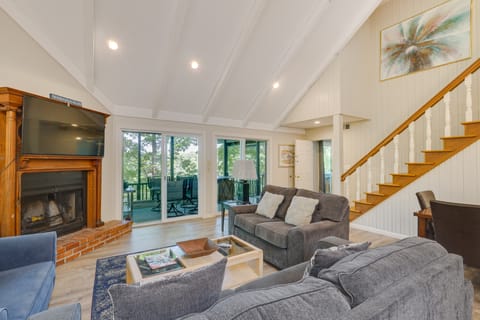 Getaway w/ Hot Tub in Margaritaville Lake Resort! House in Lake of the Ozarks