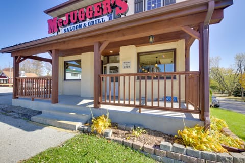 'McJugger’s Loft:' Walk to Lake, Park, Restaurants Apartment in Wisconsin
