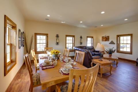 'McJugger’s Loft:' Walk to Lake, Park, Restaurants Apartment in Wisconsin