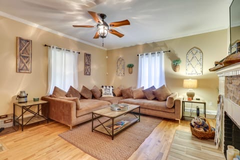 Updated Farmhouse w/ Yard, 10 Mi to Dtwn Atlanta House in College Park