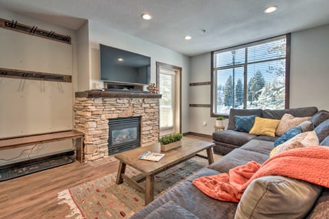 Solitude Mountain Slopeside Ski Condo w/ Hot Tub! Apartment in Wasatch County