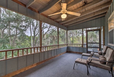 1 Mi to Boat Launch: Crystal River Home w/ Dock House in Crystal River