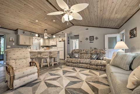 1 Mi to Boat Launch: Crystal River Home w/ Dock House in Crystal River