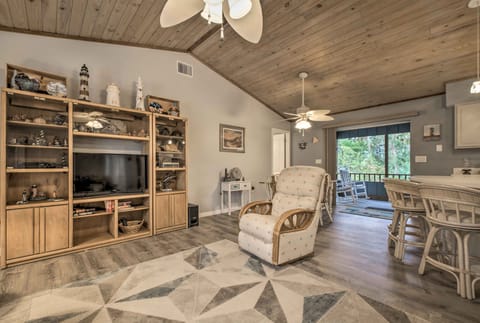 1 Mi to Boat Launch: Crystal River Home w/ Dock House in Crystal River