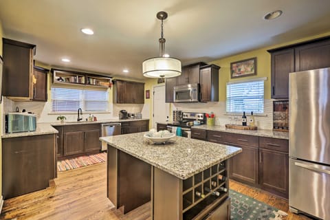 Nashville Home w/ Fire Pit & Yard, 3 Mi to Dwtn House in Nashville