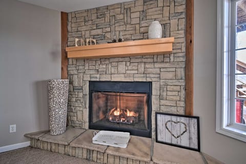 Lakefront Retreat w/ Views, Near Mammoth Cave! House in Nolin Lake