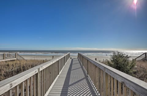 Oceanfront Corner Condo in North Myrtle Beach! Apartment in Crescent Beach