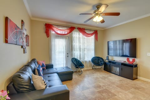 Steps to Beach & Seawall! Galveston Condo w/ Pool Apartment in Galveston Island