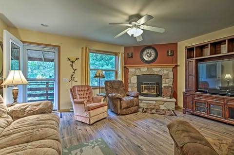 Lakefront Family Getaway w/ Private Deck & Dock! House in Wisconsin