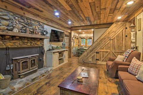 Tubes & Outdoor Games: North Georgia Mtn Retreat House in White County