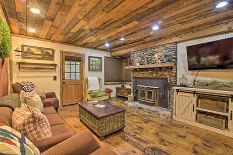 Tubes & Outdoor Games: North Georgia Mtn Retreat House in White County