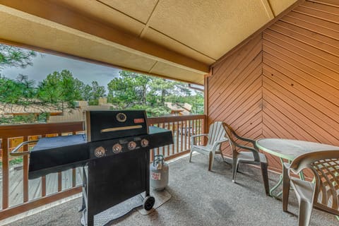 Spacious Ruidoso Retreat w/ Hot Tub & 2 Kitchens! Apartment in Ruidoso