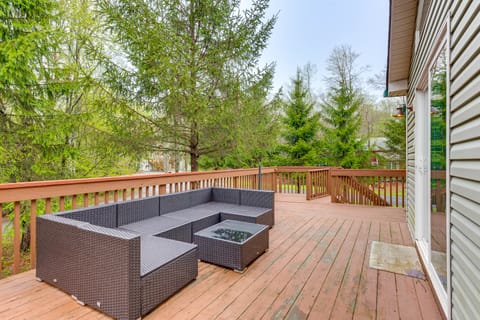 Resort Amenities & Game Room: Arrowhead Lake Home! House in Coolbaugh Township