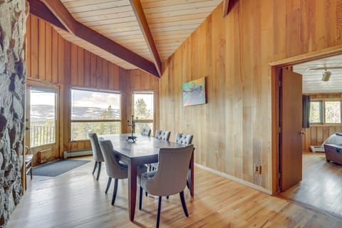 Panoramic Mountain-View Retreat w/ Hot Tub + Deck! House in Granby