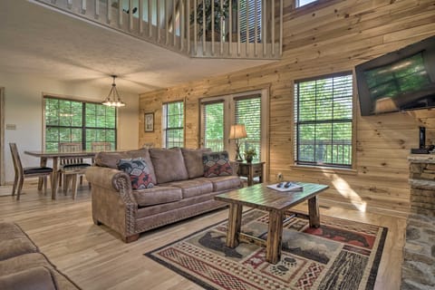 Furnished Deck & Grill: Rustic Pigeon Forge Cabin House in Pigeon Forge