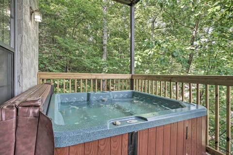 Furnished Deck & Grill: Rustic Pigeon Forge Cabin House in Pigeon Forge