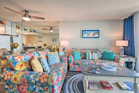 Oceanfront Oasis w/ Deck and Resort Beach Access! Apartment in Garden City