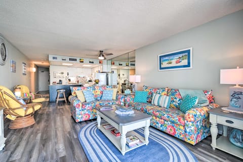 Oceanfront Oasis w/ Deck and Resort Beach Access! Apartment in Garden City