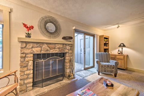 1 Mi to Jack Frost Ski Resort: Water-View Retreat Apartment in Kidder Township