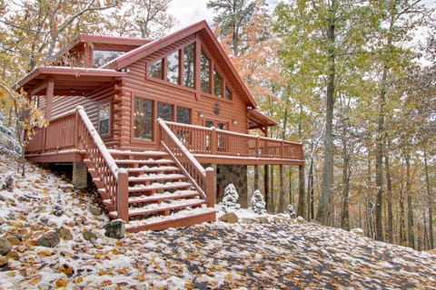Secluded Smoky Mountain Cabin w/ Wraparound Deck! House in Cosby
