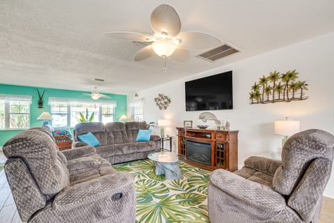 Boat Dock & Kayaks: Canalfront Home in Homosassa House in Homosassa