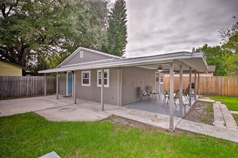 Walkable Winter Garden Bungalow: 3 Blocks to Dtwn House in Winter Garden