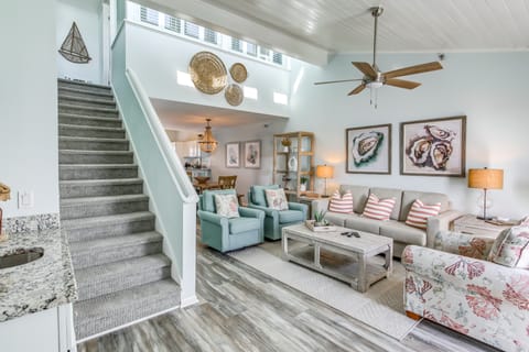 'Salt & Light' Oceanfront Condo w/ Pool & Elevator Apartment in Ocean Isle Beach
