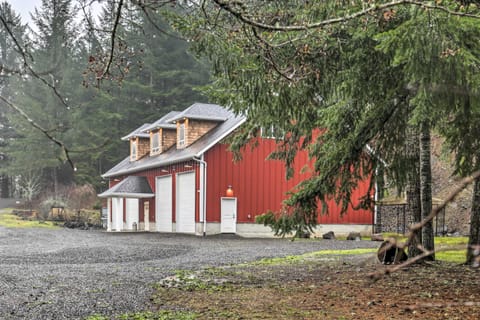 Chic Farmhouse w/ Creek in Heart of Wine Country! House in Willamette Valley