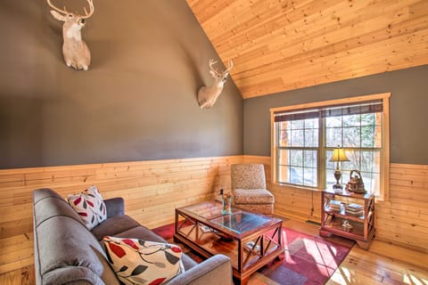 Close to Vineyards: Updated New Haven Retreat! House in Ozark Mountains