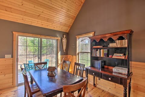 Close to Vineyards: Updated New Haven Retreat! House in Ozark Mountains