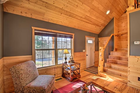 Close to Vineyards: Updated New Haven Retreat! House in Ozark Mountains