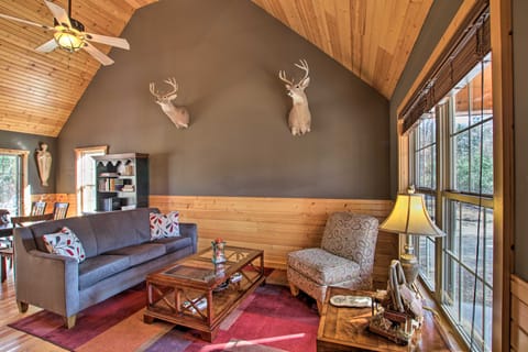 Close to Vineyards: Updated New Haven Retreat! House in Ozark Mountains