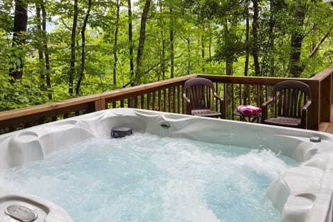 'Nature's Retreat' w/ Hot Tub: 7 Mi to Bryson City House in Whittier