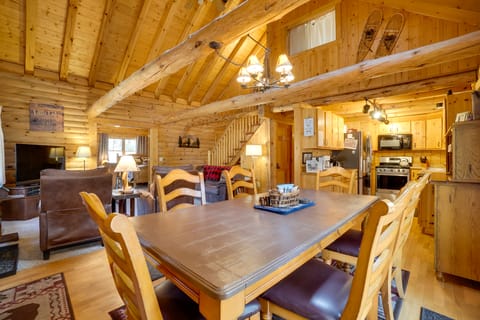 Picturesque Log Cabin in Estes Park: 9 Mi. to RMNP House in Estes Park