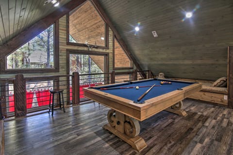 Stylish Broken Bow Cabin w/ Hot Tub + Fire Pit! House in Broken Bow