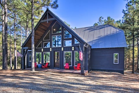 Stylish Broken Bow Cabin w/ Hot Tub + Fire Pit! House in Broken Bow
